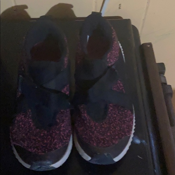 Sneakers - Picture 1 of 2